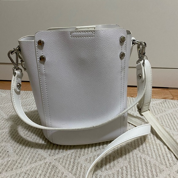 White crossbody bag - Picture 3 of 3